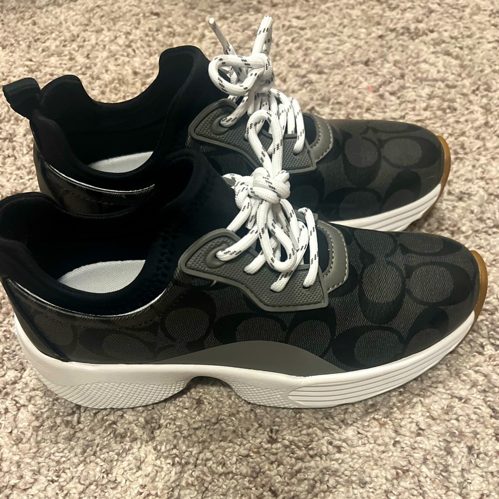 COACH C270 tech runner